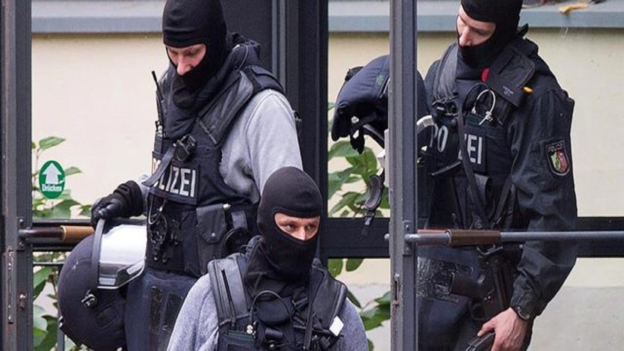 استهدفت تجارة المخدرات.. حملة دعم واعتقالات شمال ألمانيا