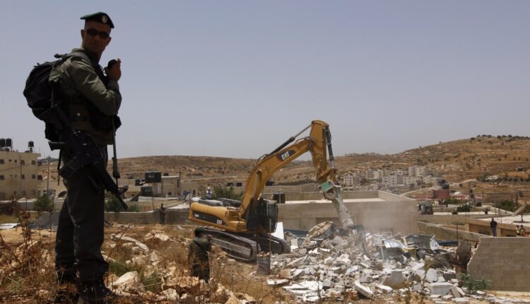 إسرائيل تواصل هدم المنازل الفلسطينية