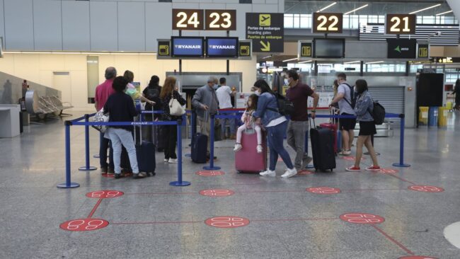إسبانيا تفرض حجرا صحيا على جميع المسافرين القادمين من الهند
