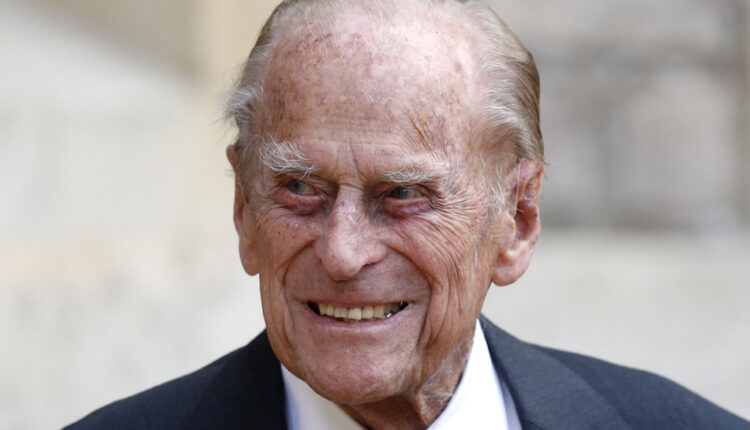 الأمير فيليب عاش حياة صعبة لكنه أدّى واجبه بصمت