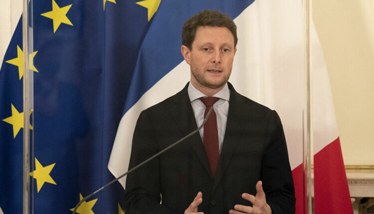 ما هي أسباب تصاعد التوتر في العلاقات الجزائرية الفرنسية؟