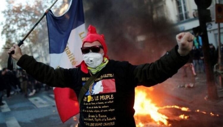 الشرطة الفرنسية تعتقل 20 شخصا في مظاهرات عيد العمال في فرنسا
