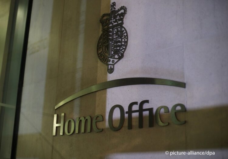 وزارة الداخلية البريطانية تقدم للبرلمان مشروع قانون تشديد نظام اللجوء في البلاد