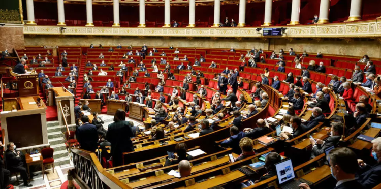 البرلمان الفرنسي يصادق بشكل نهائي على قانون مكافحة الانفصالية
