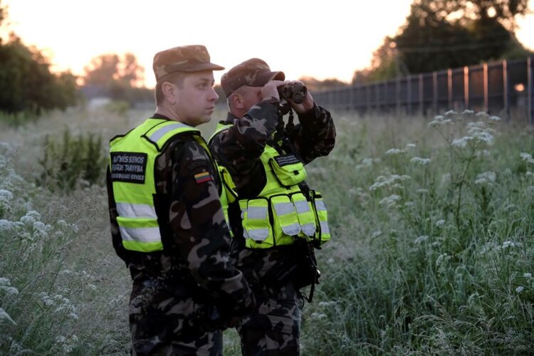 الشرطة البريطانية تكشف هوية مسلح قتل 5 أشخاص فى بليموث