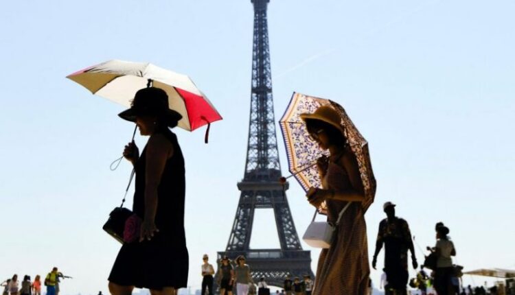 فرنسا ترسل 3 طائرات للجزائر للمساعدة في إخماد الحرائق