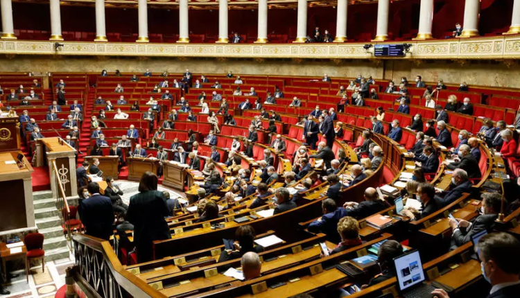 البرلمان الفرنسي يصادق بشكل نهائي على قانون مكافحة الانفصالية