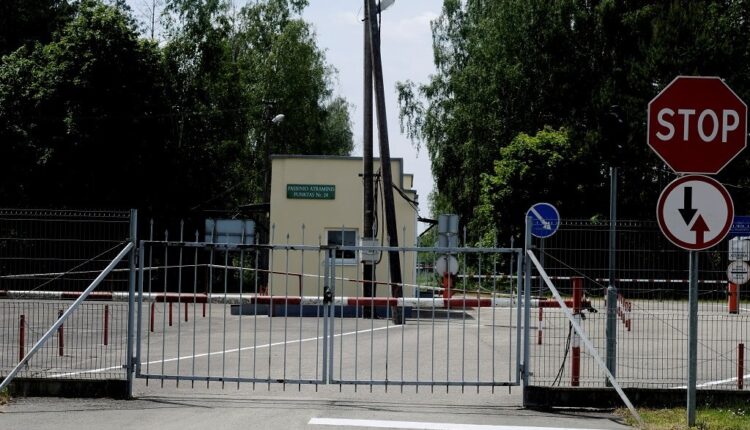 جدار فاصل بين ليتوانيا وبيلاروسيا لمنع المهاجرين من العبور