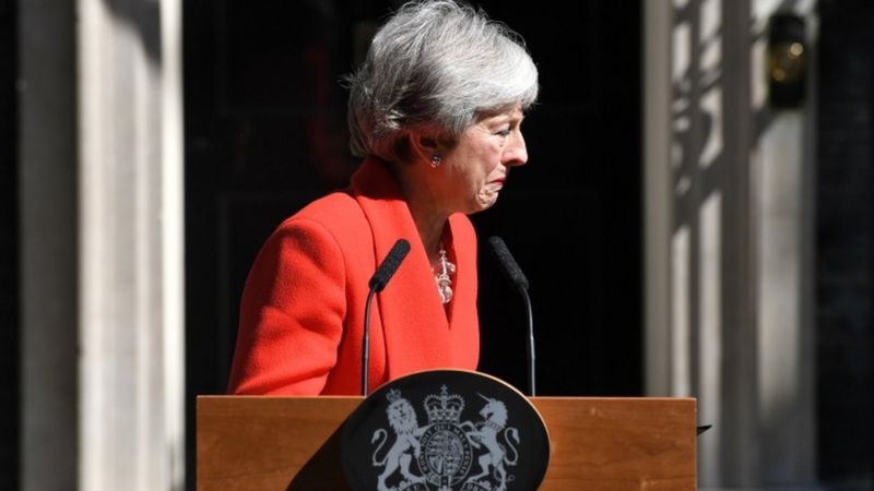 رئيسة وزراء بريطانيا السابقة تتخلى عن الالتزام الحزبى وتصوت ضد الحكومة