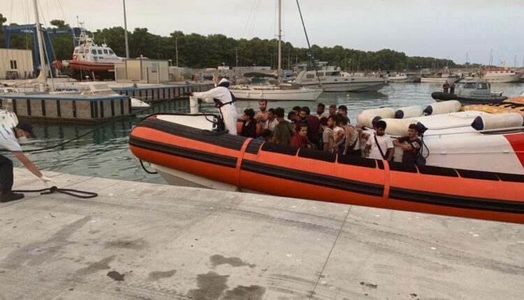 إيطاليا تعلن زيادة المهاجرين الوافدين بنسبة 128% خلال عام واحد