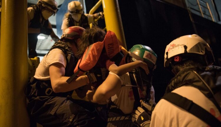 سفينة جيو بارنتس الايطالية تنقذ 322 مهاجرا في المتوسط