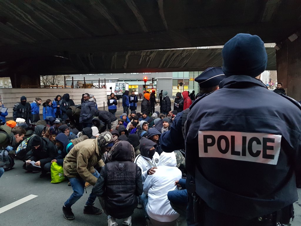 فرنسا تعلن إيواء 104 مهاجرا كانوا مقيمين في الشارع شمال ياريس