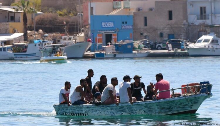 مهاجرون تونسيون يلجؤون إلى التهريب الذاتي للوصول إلى أوروبا