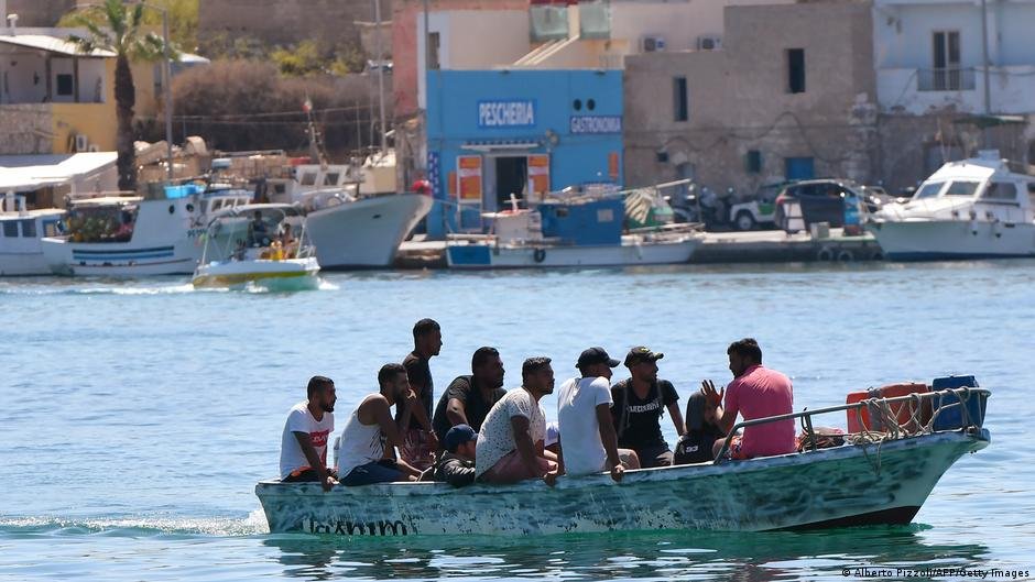 مهاجرون تونسيون يلجؤون إلى التهريب الذاتي للوصول إلى أوروبا
