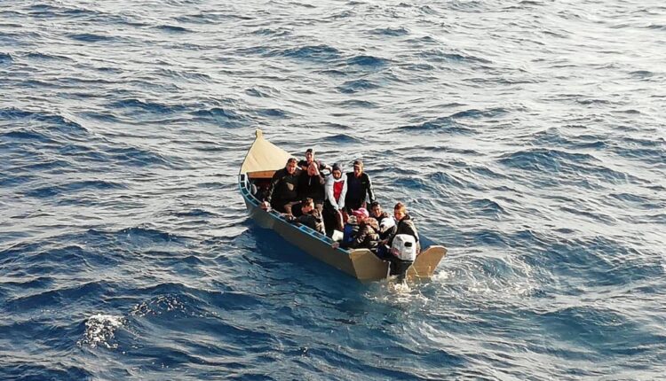 وصول عشرات المهاجرين إلى جزيرة سردينيا الإيطالية