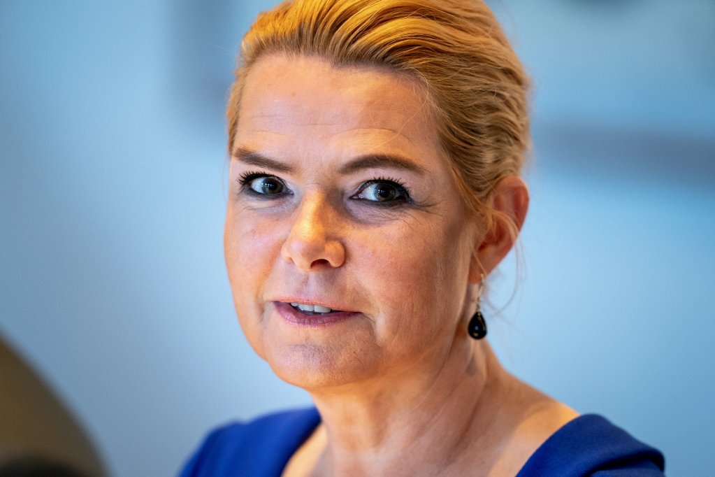 الدنمارك تعلن بدء محاكمة وزيرة الاندماج السابقة في قضية طالبي اللجوء