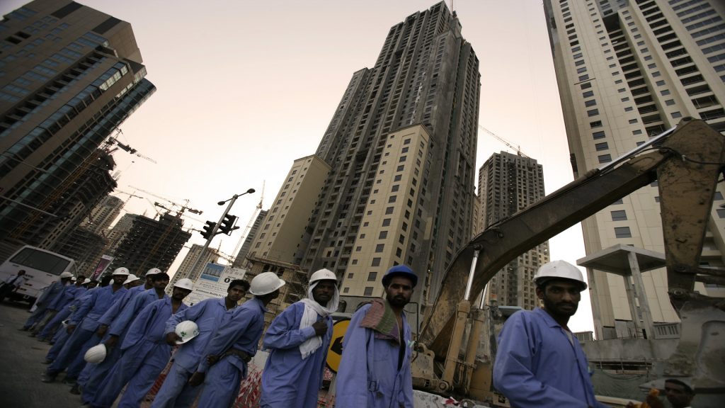 العمال في الإمارات 1 1024x576 1