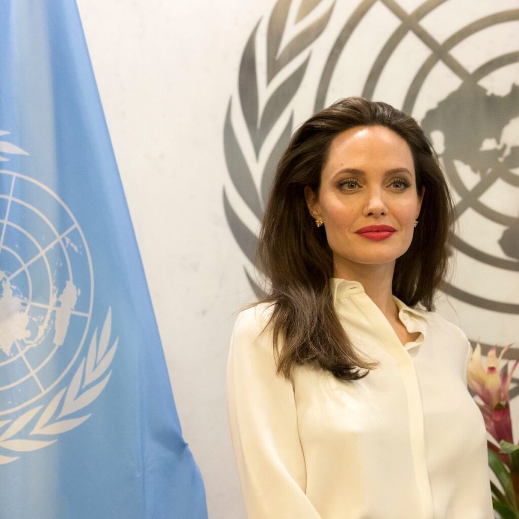 عملت انجلينا جولي في الأمم المتحدة عسفيرة للنوايا الحسنة