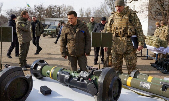 عضو البرلمان الأوروبي، ناتالي لوازو تدعو إلى توريد الأسلحة لأوكرانيا دون أي محاذير