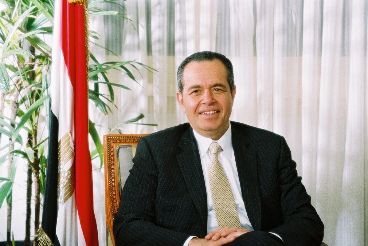 الوزير المصري السابق محمد لطفي منصور 