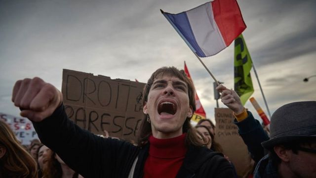 احتجاجات بيضاء على مقتل شاب برصاص الشرطة الفرنسية