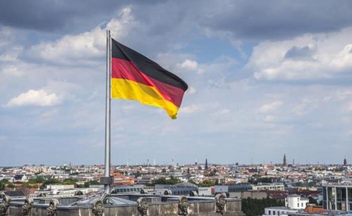 البرلمان الألماني يقر قانوناً جديداً يسهل قواعد الهجرة للعمال المهرة