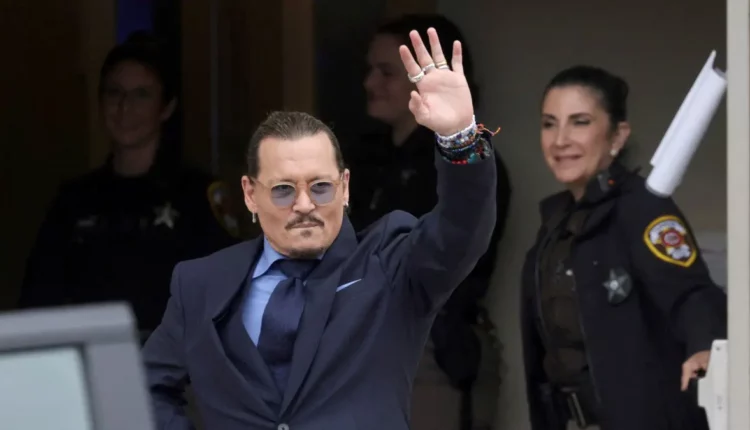 جوني ديب يتبرع بأموال قضية طليقته آمبر هيرد للجمعيات الخيرية