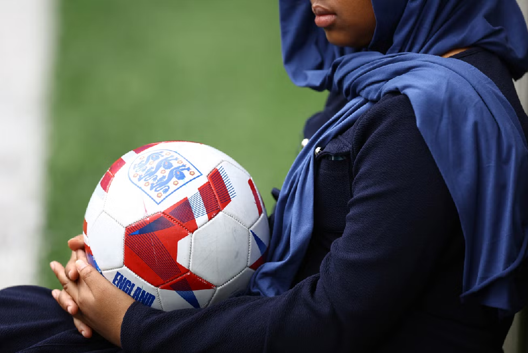 مجلس الدولة الفرنسي يؤيد حظر ارتداء لاعبات كرة القدم لـ "الحجاب"