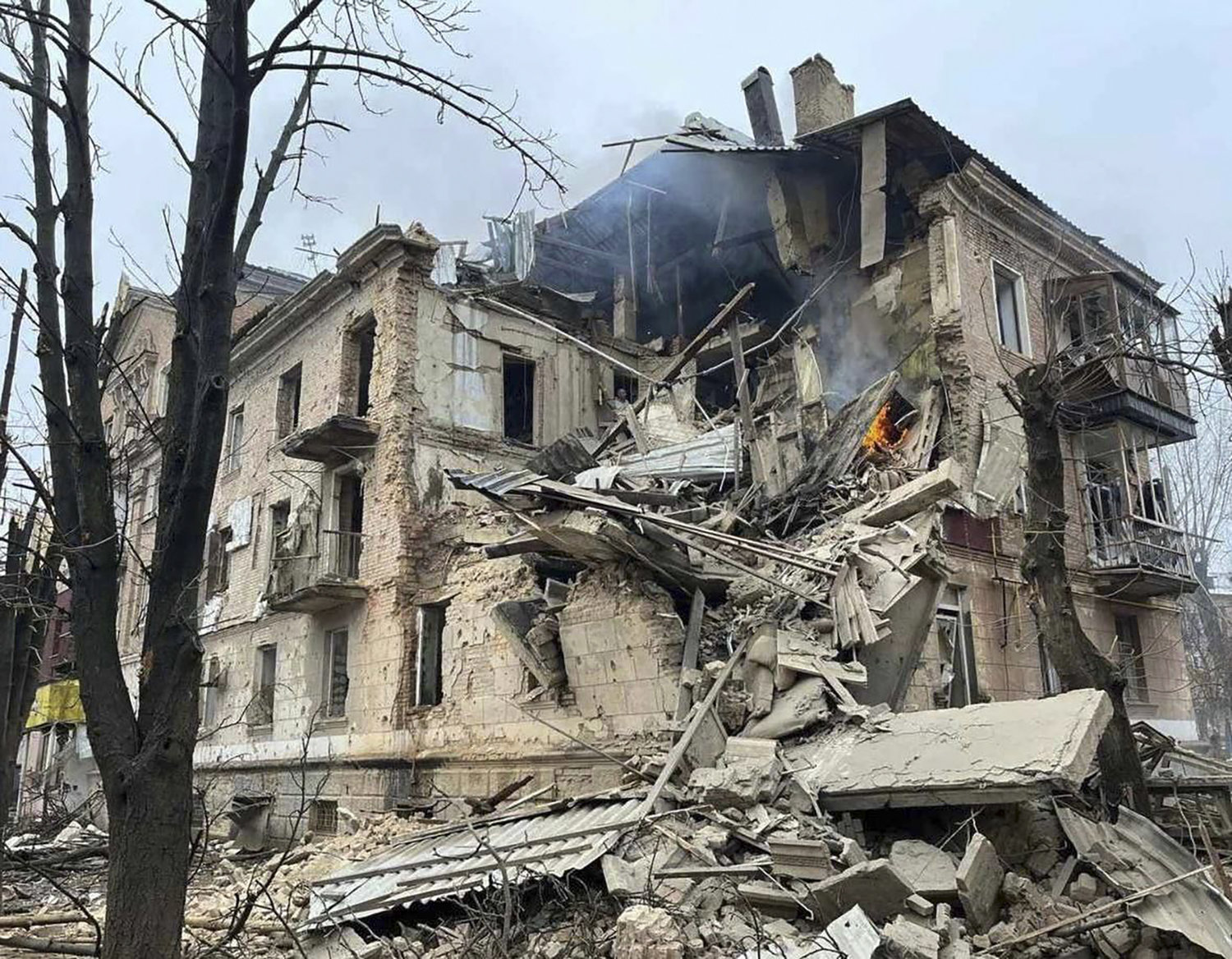 أوكرانيا .. قصف روسي يستهدف مدينة "كريفيي ريه" يسفر عن مقتل 11 شخصاً
