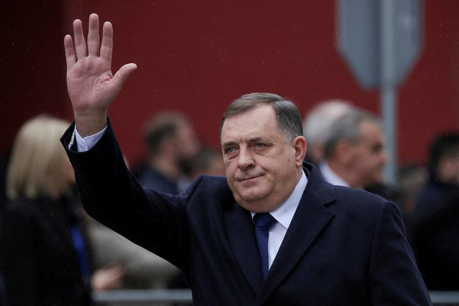 رئيس صرب البوسنة يوقع قانونان جديدان قد يشعلان الحرب البوسنية