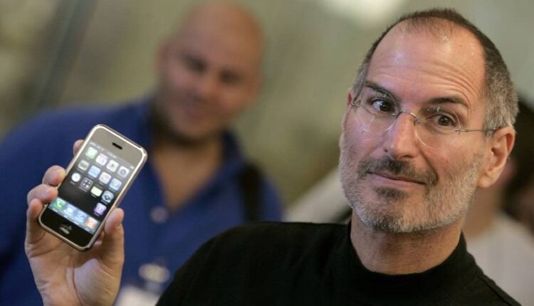 بمبلغ 190 ألف دولار بيع جهاز آيفون من الجيل الأول في مزاد بالولايات المتحدة الأمريكية