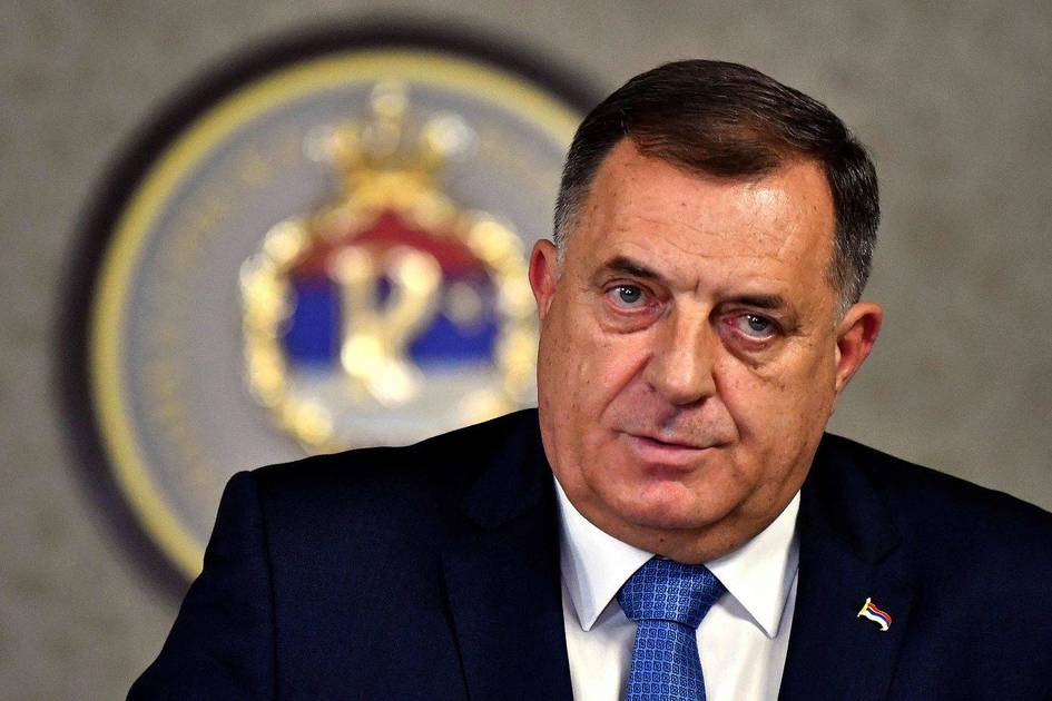 رئيس صرب البوسنة يوقع قانونان جديدان قد يشعلان الحرب البوسنية 