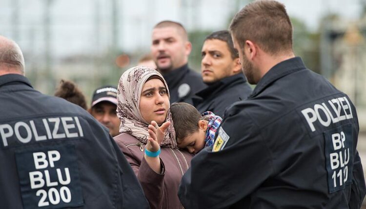 الأورومتوسطي يعرب عن قلقه تجاه هجمات الكراهية الممنهجة على اللاجئين في ألمانيا