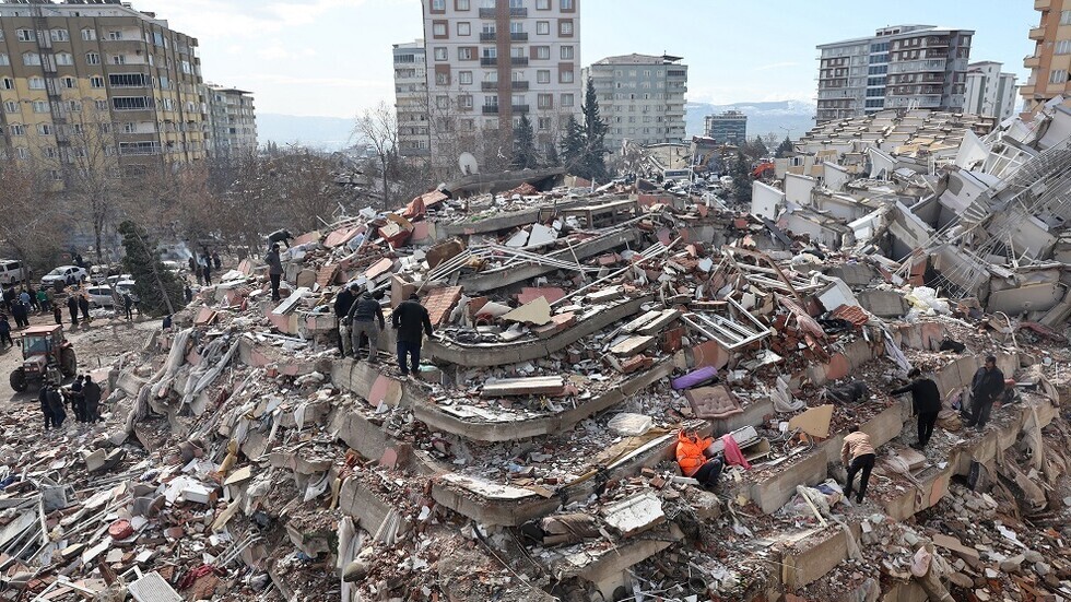 عالم زلازل روسي يحذر من وقوع زلزال مدمر في اسطنبول قبل عام 2030
