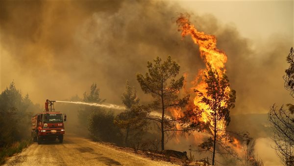 اليونان .. أكبر عملية إجلاء تشهدها البلاد بسبب الحرائق في جزيرة رودس