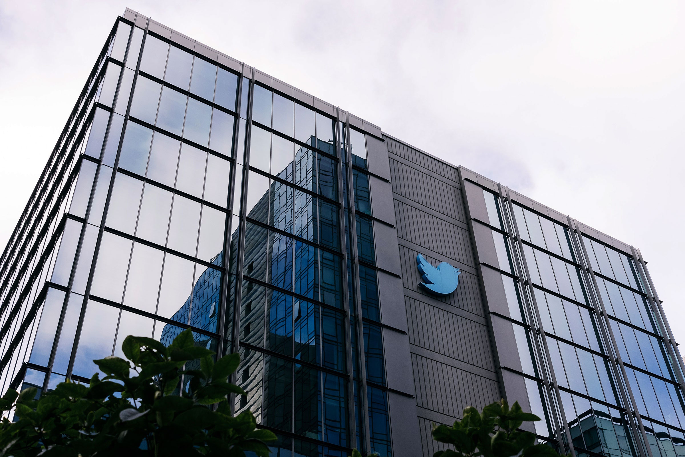 شركة "تويتر" تتراجع عن خطوة أثارت غضب مستخدميها 