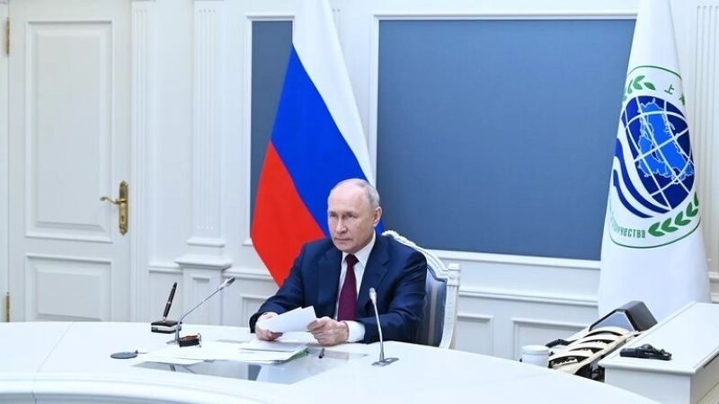 روسيا .. بوتين يوقع قانوناً جديداً يحظر فيه التحول الجنسي في البلاد