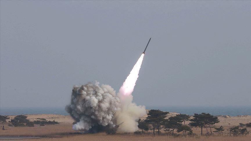 صحيفة فايننشال تايمز .. جنود أوكرانيين يستخدمون صواريخ كورية شمالية