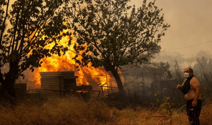 العثور على 18 جثة التهمتها النيران لمهاجرين في غابات اليونان 