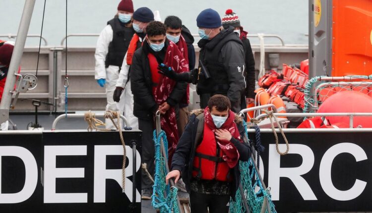 أرقام رسمية .. أكثر من 100 ألف مهاجر وصلوا إلى بريطانيا منذ عام 2018