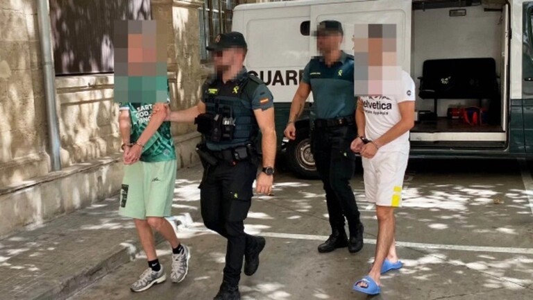 إسبانيا .. إلقاء القبض على ستة سائحين للاشتباه في قيامهم باغتصاب جماعي لشابة بريطانية
