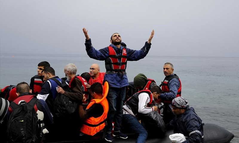 السلطات القبرصية تنقذ أكثر من 60 مهاجراً تقطعت بهم السبل في المتوسط