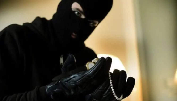 عملية سطو على متجر للمجوهرات في باريس وقدرت قيمة المسروقات بـ 15 مليون يورو