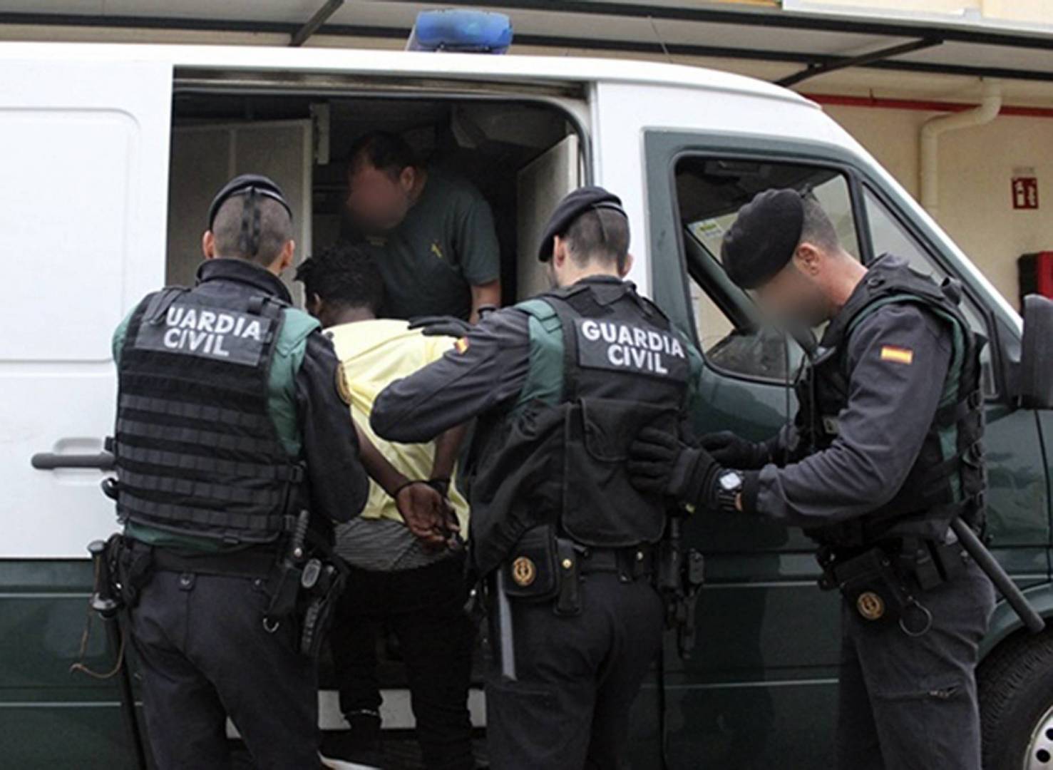 الشرطة الإسبانية والألمانية يتمكنون من تفكيك شبكة لتهريب المهاجرين 