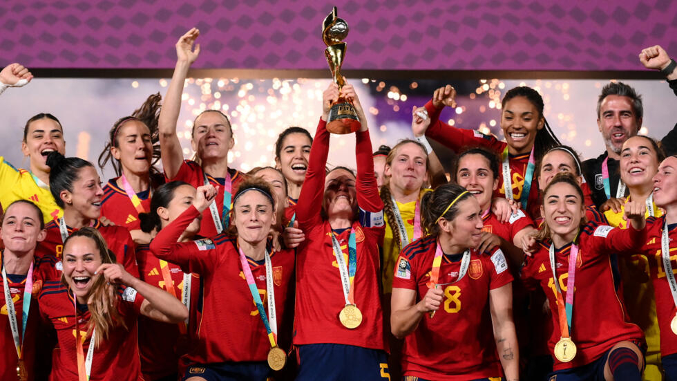 لاعبات منتخب إسبانيا الفائزات بكأس العالم يوافقن على إنهاء مقاطعتهن للمنتخب