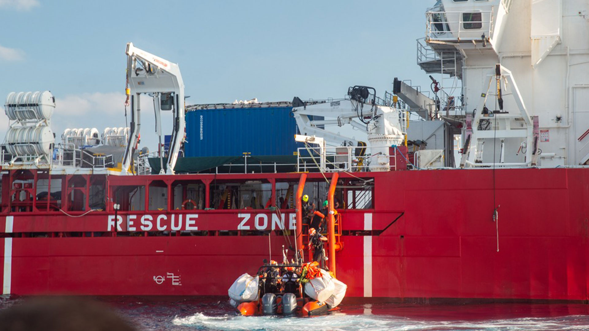 سفينة "أوشن فايكينغ" تنقذ  68 مهاجراً قبالة السواحل الليبية