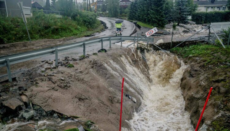 أمطار السويد تتسبب بانهيارات الطرق وأضرار كبيرة بالممتلكات