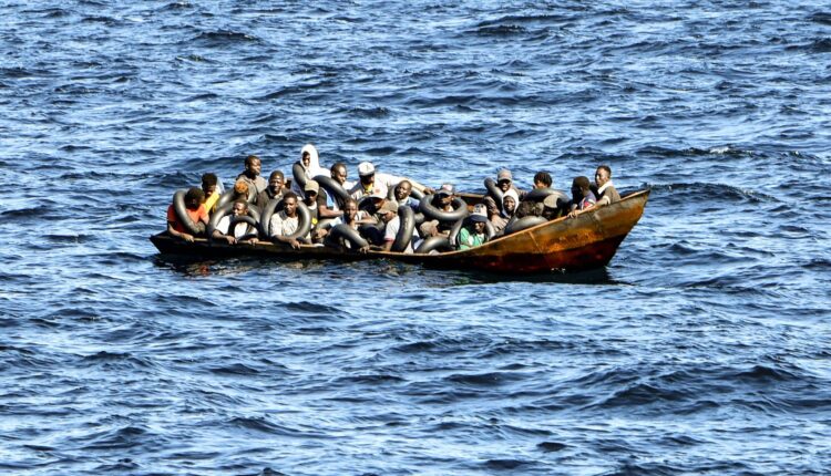 رئيسة الوزراء الإيطالية يجب إعلان الحرب على مهربي البشر