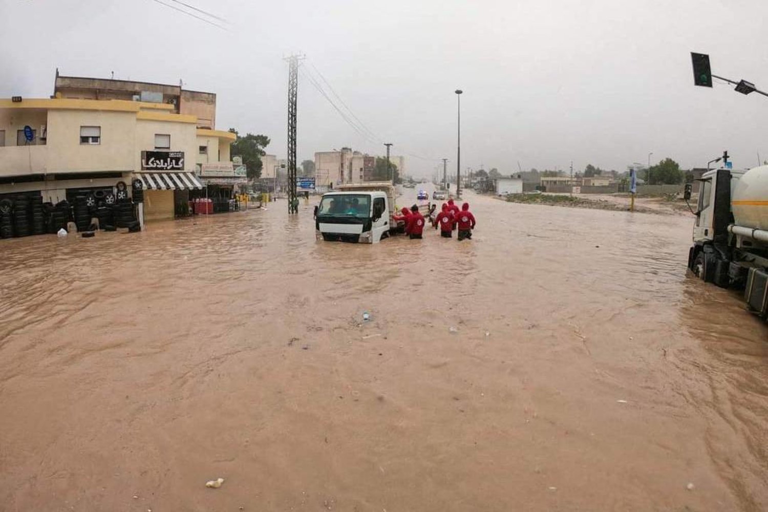 مكتب إغاثة تابع للأمم المتحدة .. مقتل مئات المهاجرين بكارثة ليبيا إثر الفيضان 