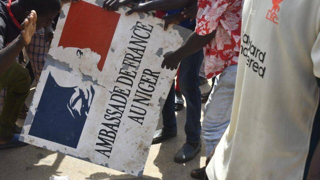 باريس تطالب بالإفراج عن أحد مسؤوليها المحتجز في النيجر 